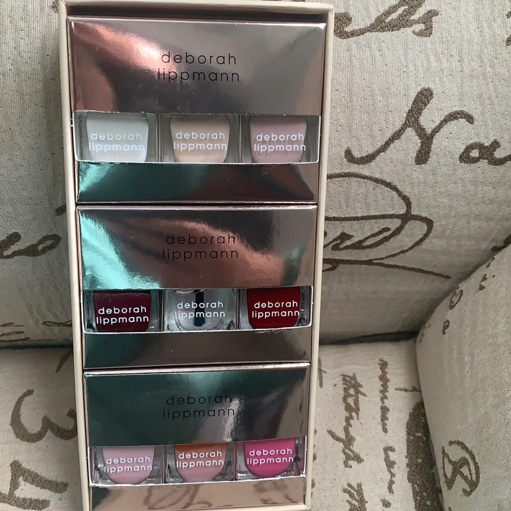 Deborah Lippmann - Picture 2 of 6